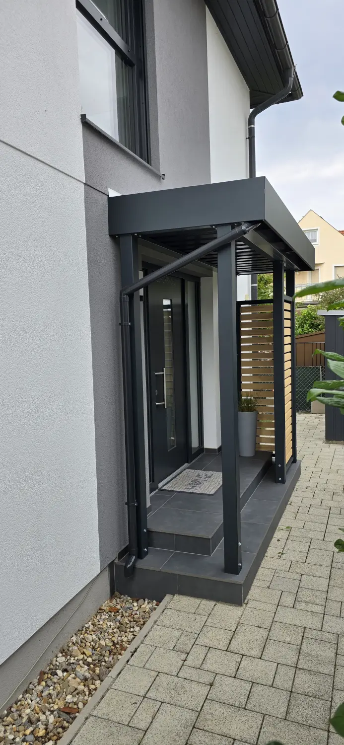 MS Montagen GmbH - Haustürvordach